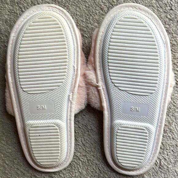 Splendid Faux Fur Slippers! - Picture 4 of 7